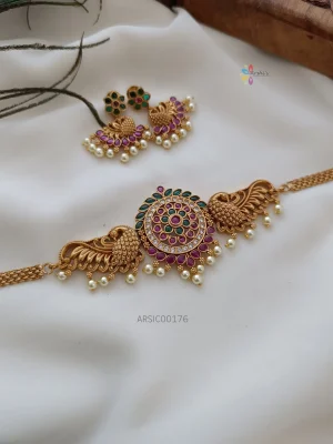 Beautiful peacock kemp pearl hanging choker