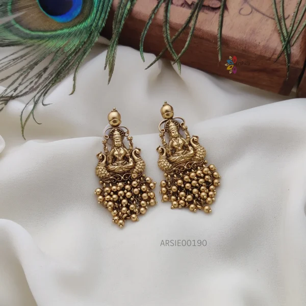 Buy Gold FashionJewellerySets for Women by Yellow Chimes Online | Ajio.com