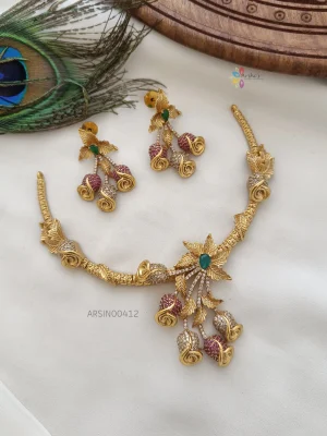 Beautiful Flower Design Necklace