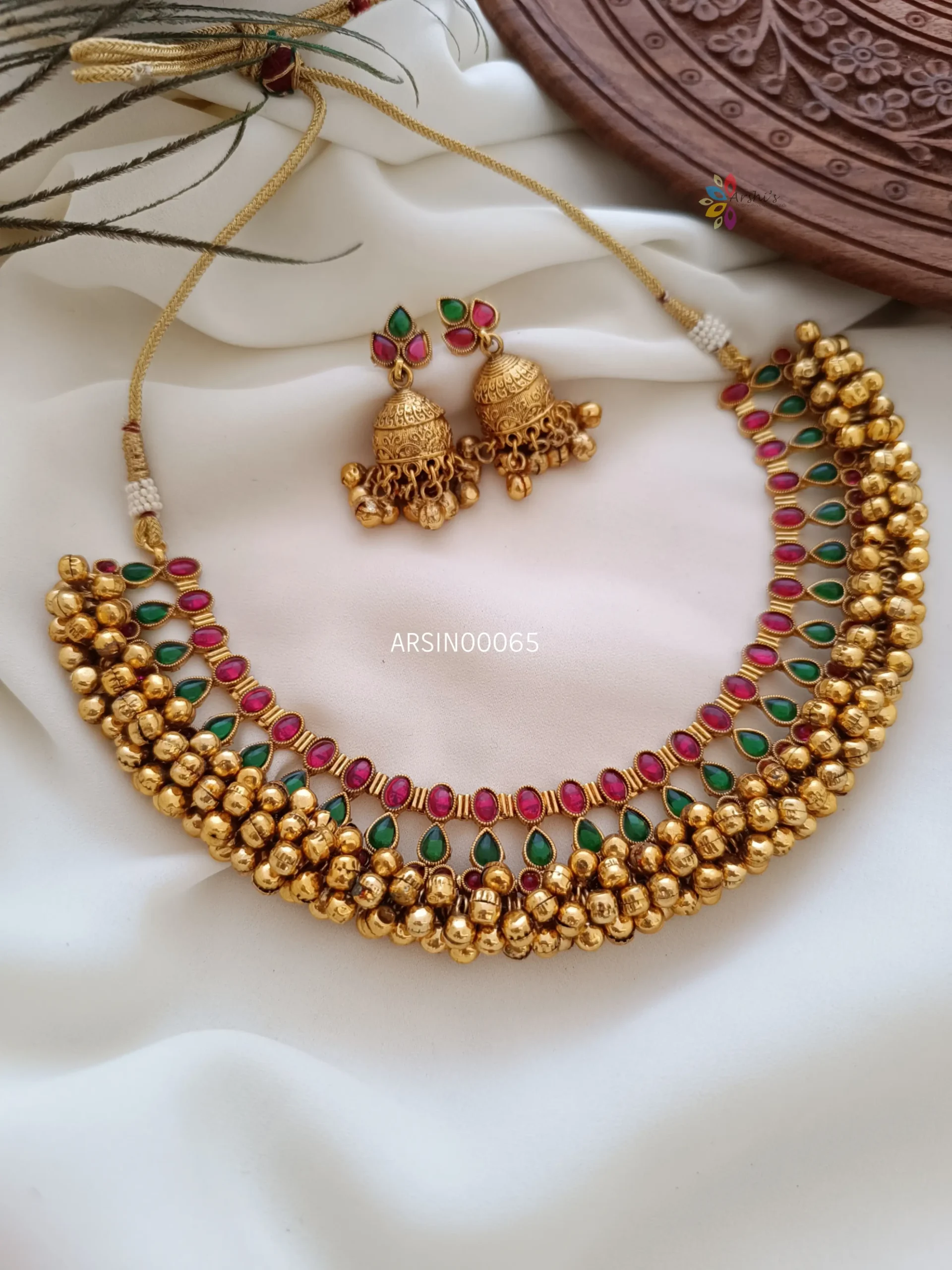 Beautiful kemp gold bead necklace