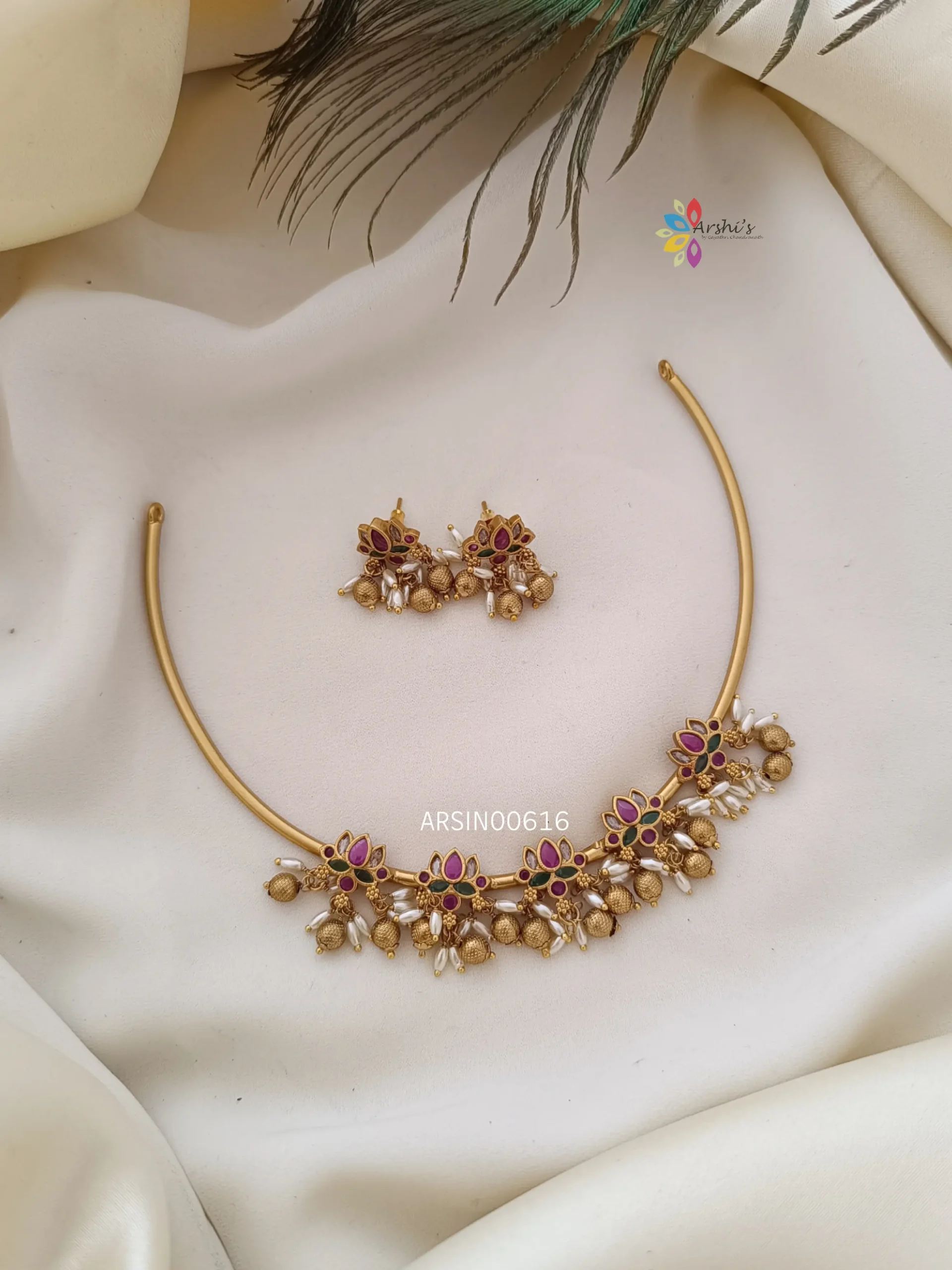 Five Lotus Design Hasli Necklace