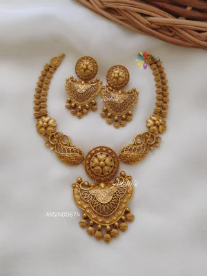 Beautiful Golden Flower Design Necklace