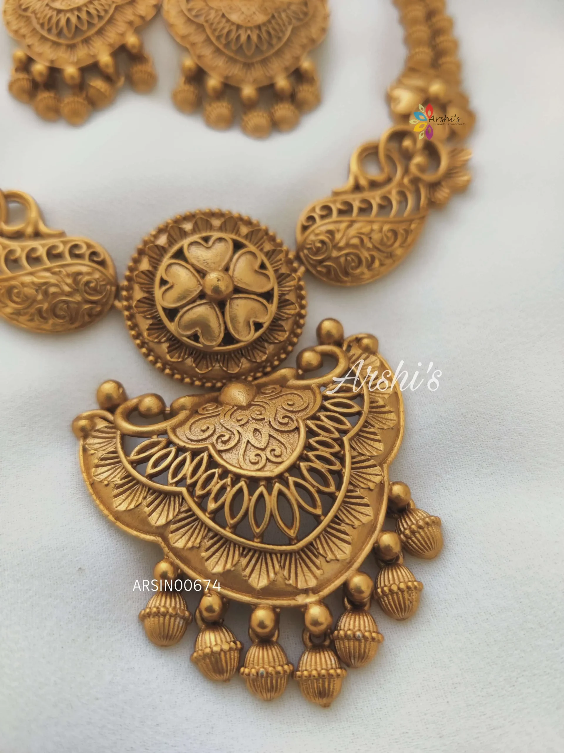 Beautiful Golden Flower Design Necklace