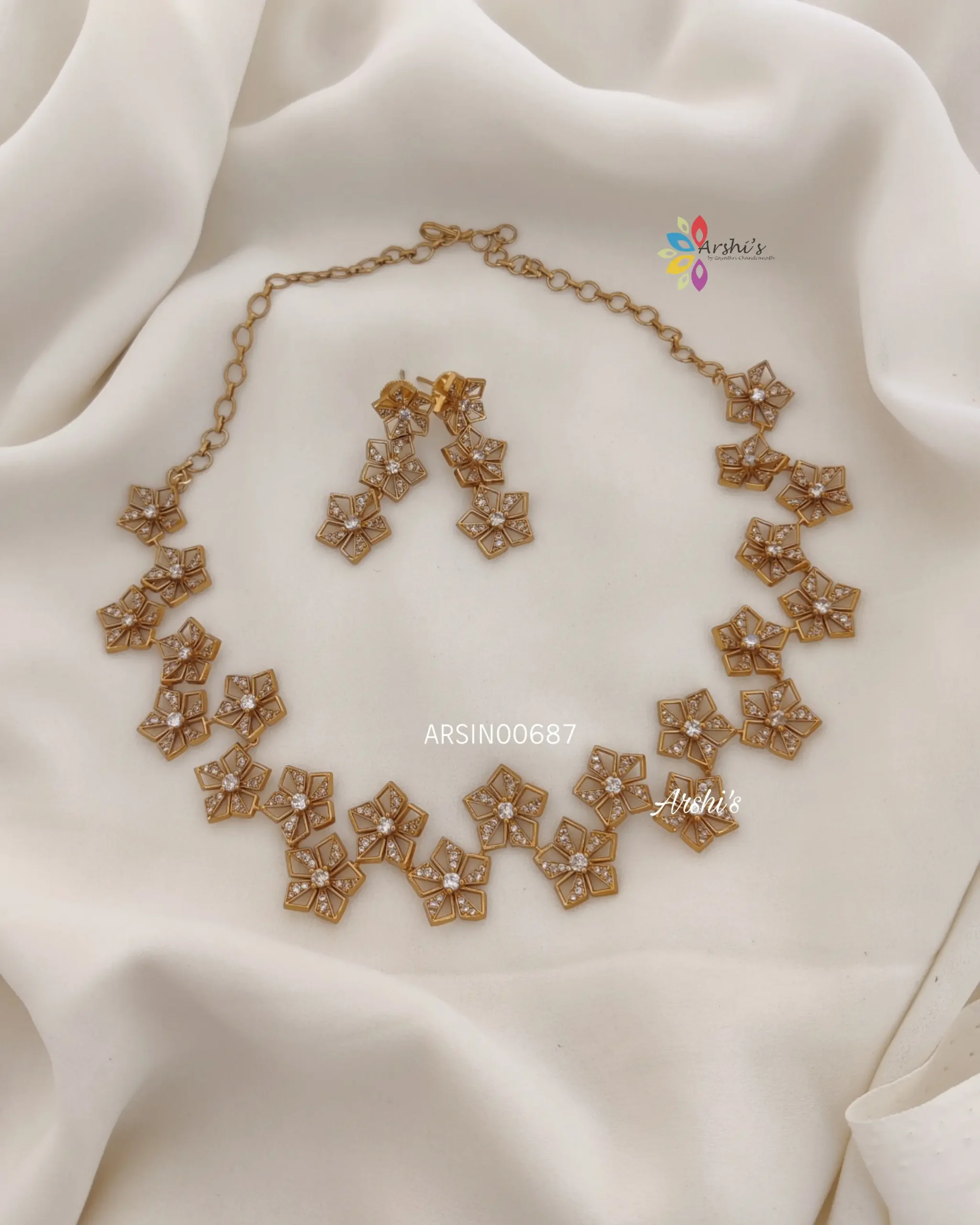 Two Layer Flower Design Necklace