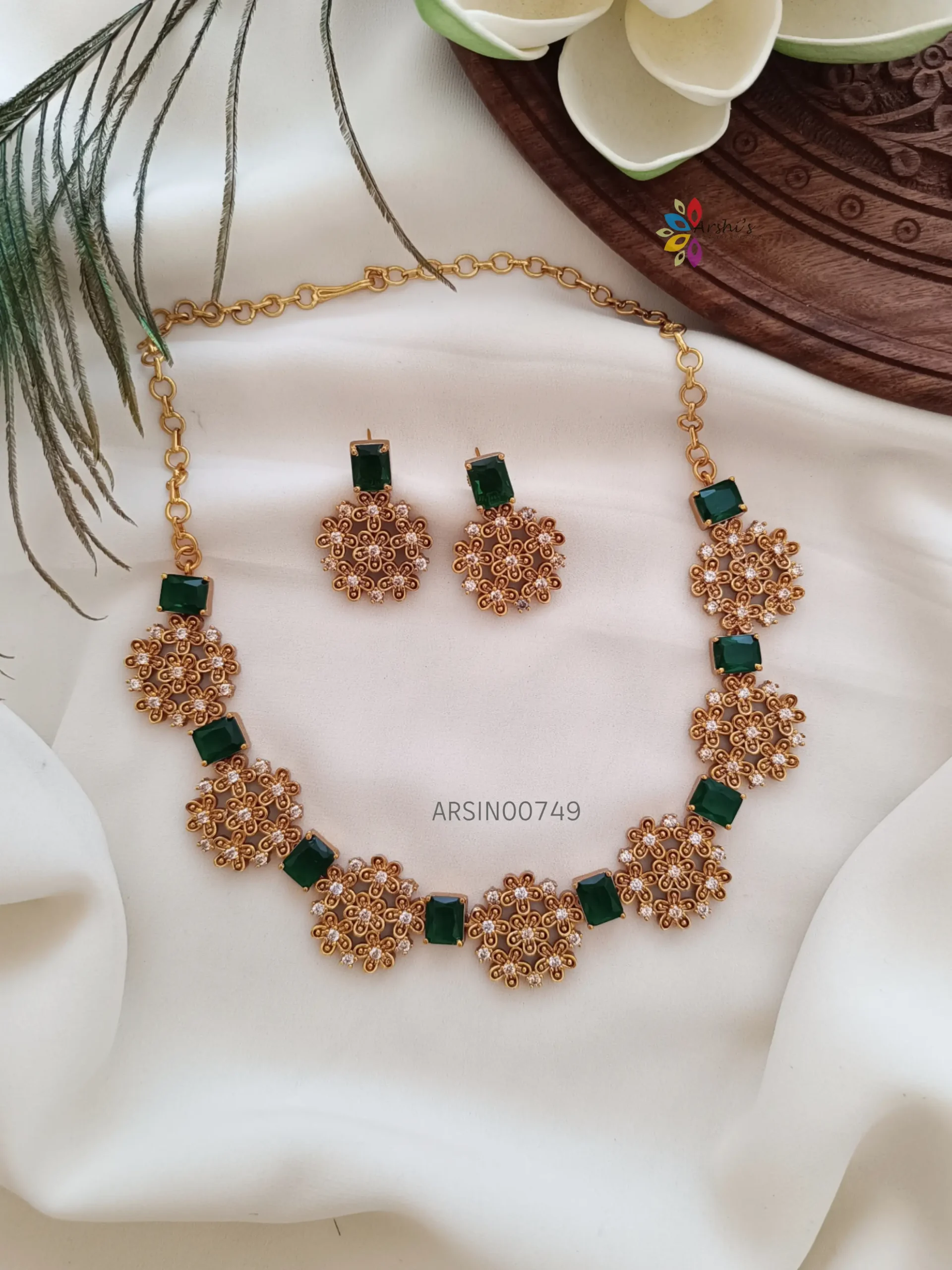 Green Stone Flower Design Necklace