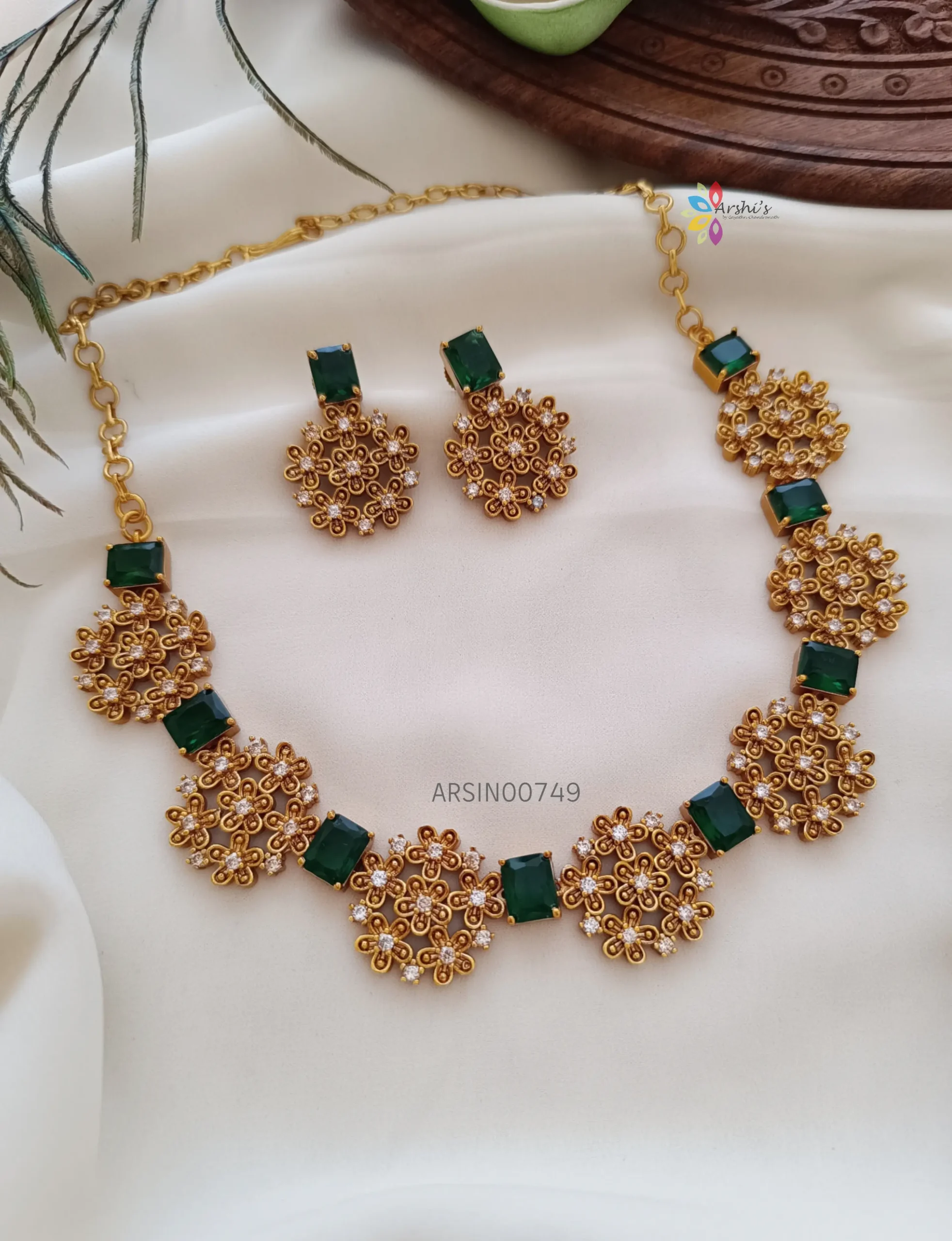 Green Stone Flower Design Necklace