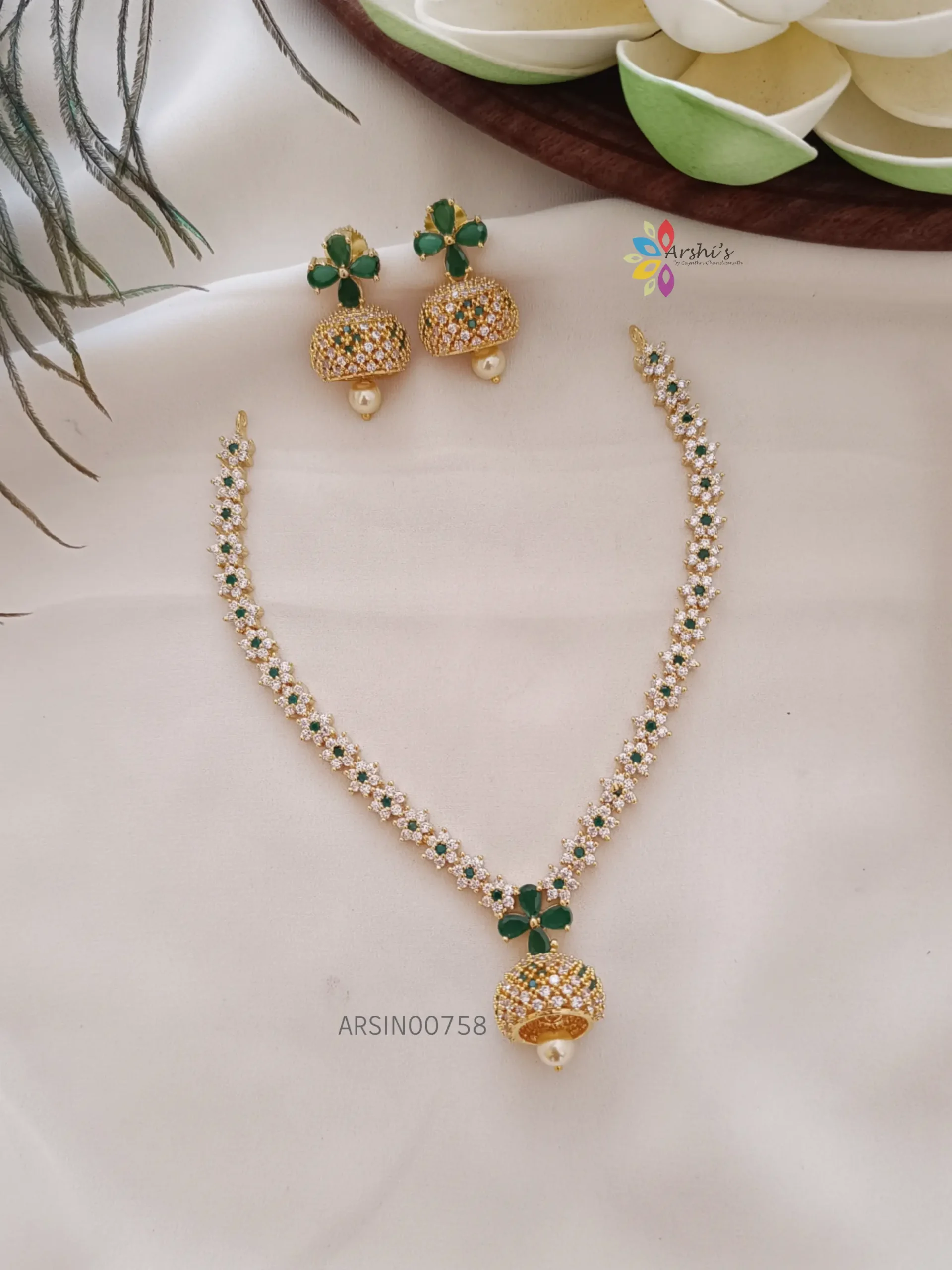 Simple Flower Design Necklace