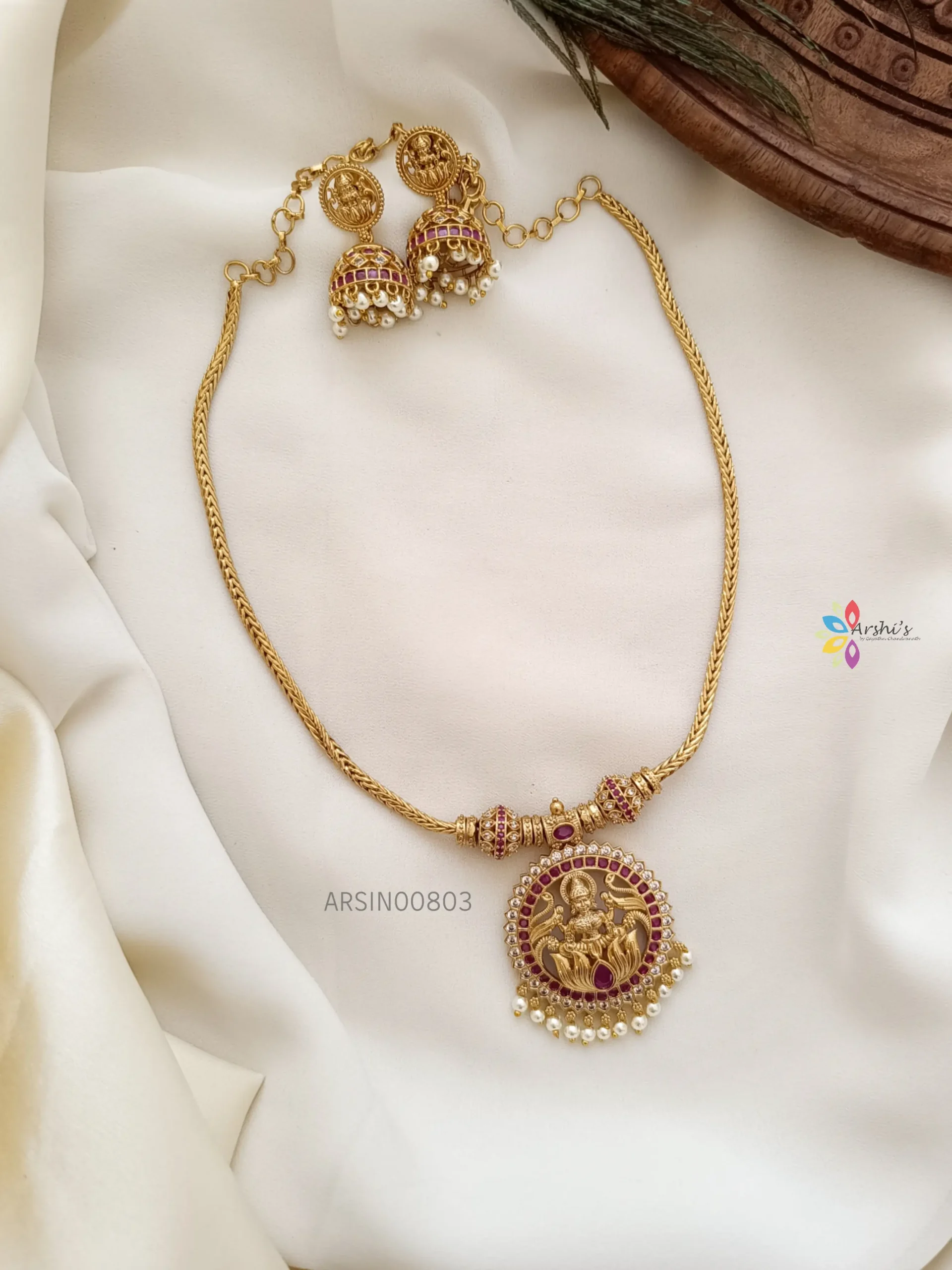 Simple Chain Lakshmi Pendant Necklace