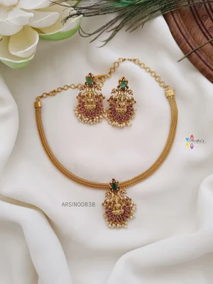 Simple Chain Lakshmi Pendant Necklace
