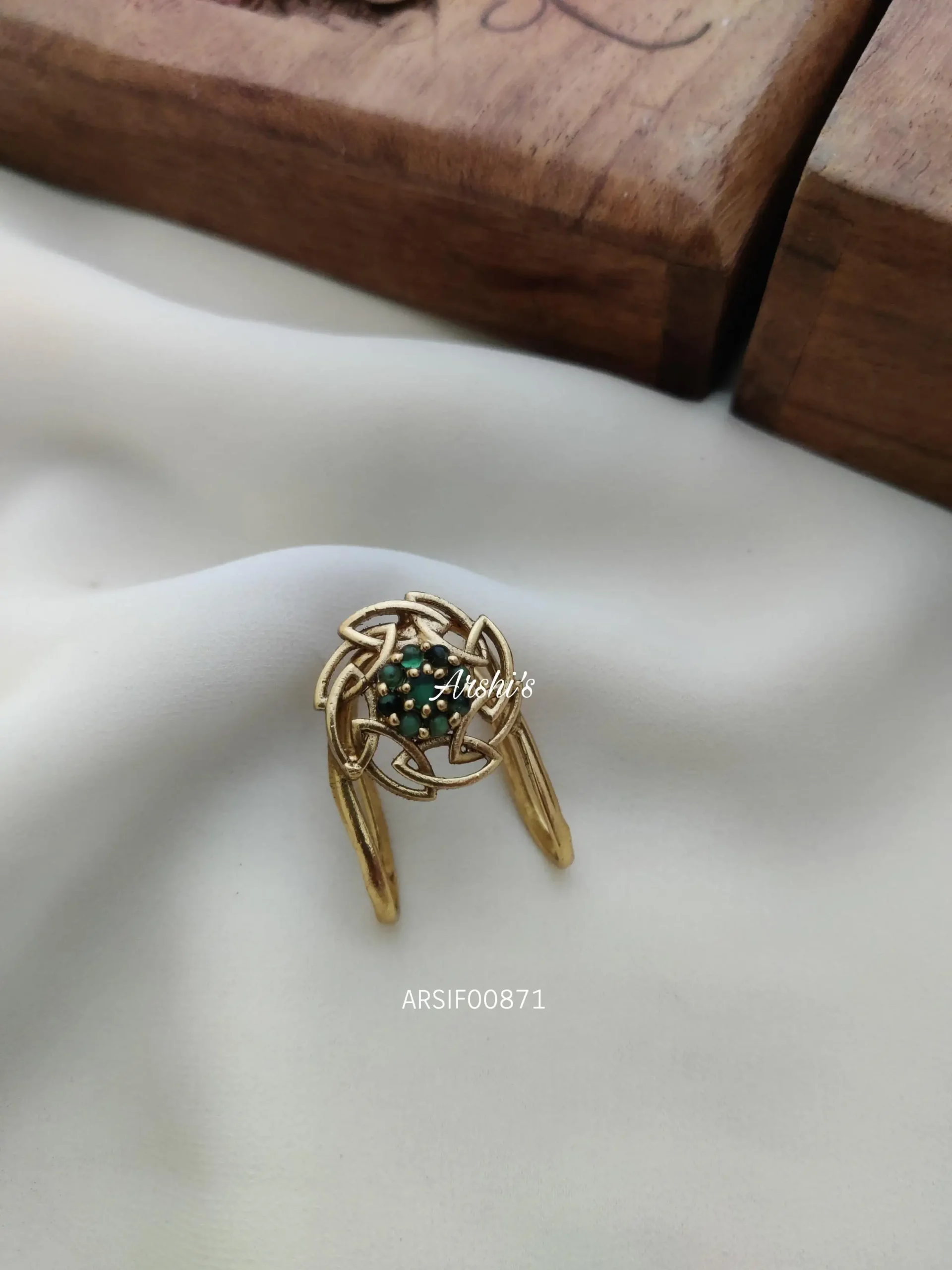 Buy Glamorous Green Stone Diamond Ring Online at Best Price