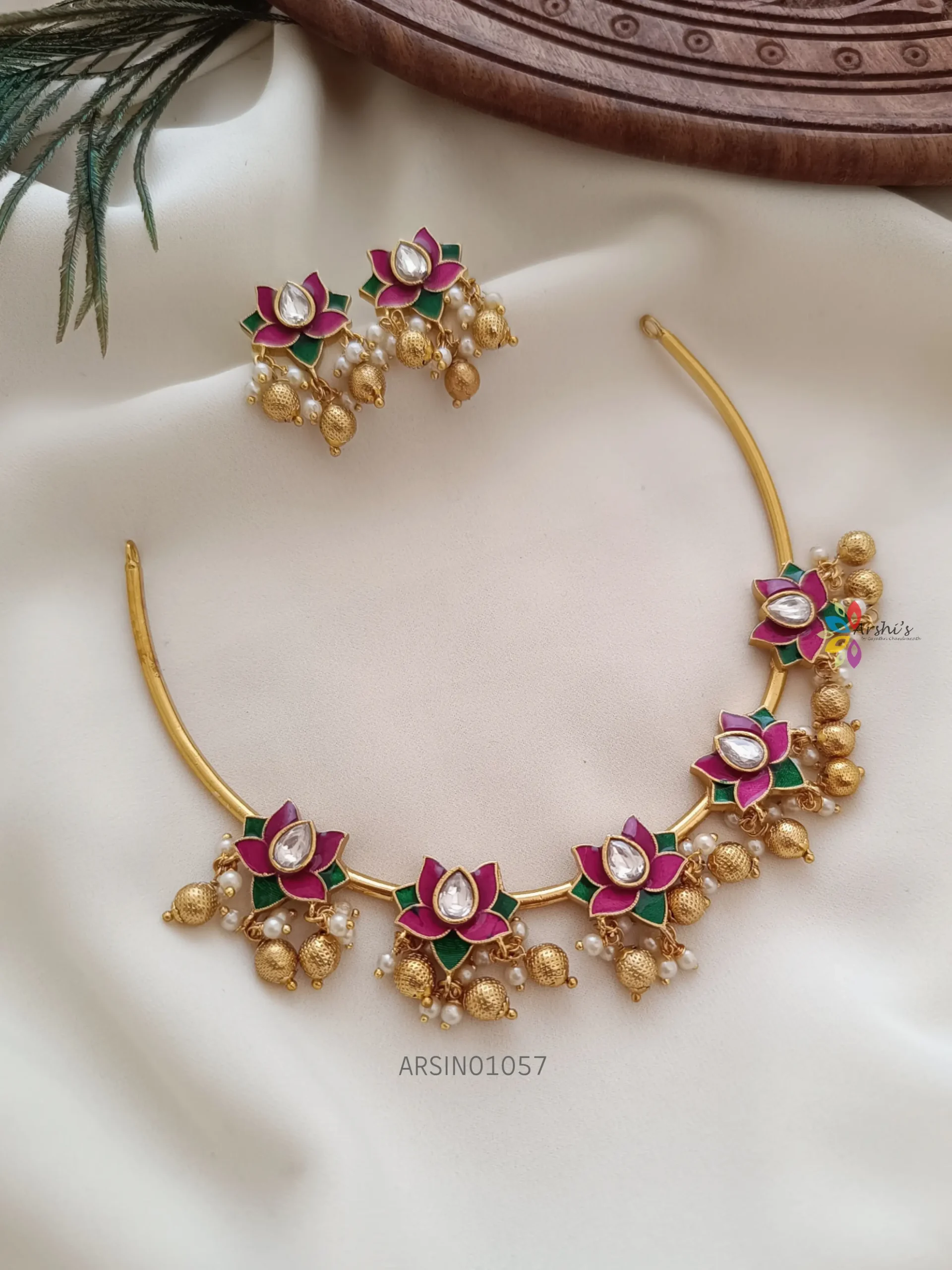 Traditional Five Lotus Design Hasli Necklace