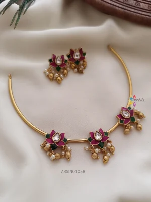 Traditional Three Lotus Design Hasli Necklace