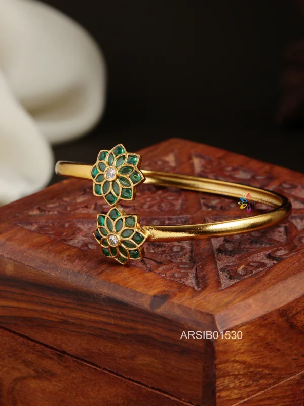 Green Stone Flower Design Bracelet Bangle