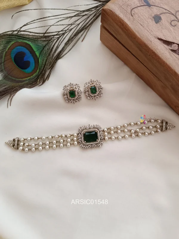 Three Pearl Layer Emerald Stone Choker