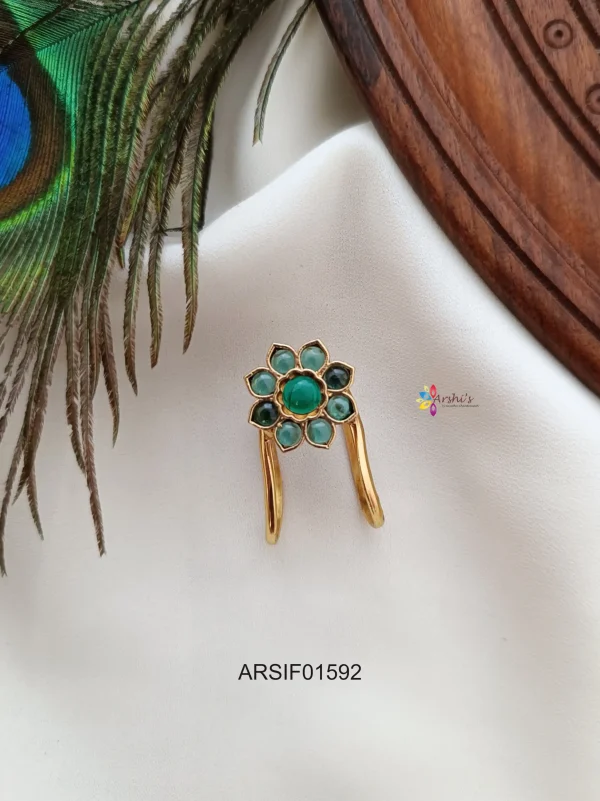 Beautiful Flower Green Kemp Finger Ring