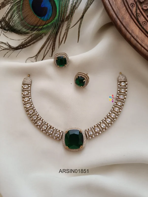 Emerald Stone Neckset